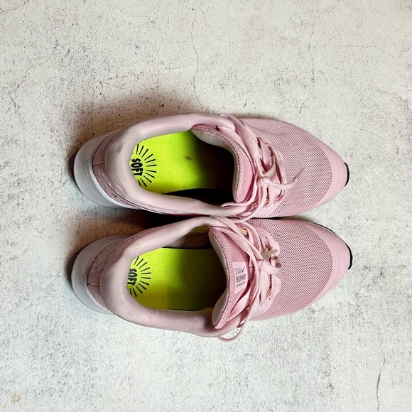Nike Star Runner Pink Foam/Volt/Metallic Silver Size 5.5Youth - Picture 5 of 8